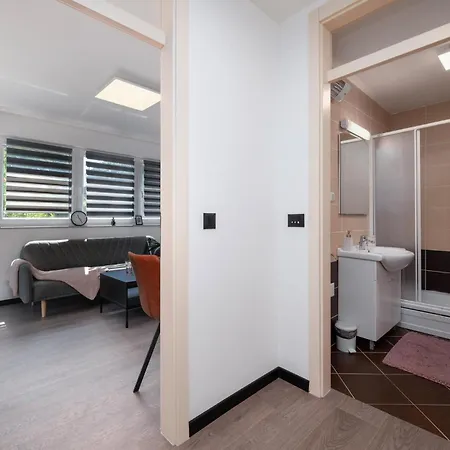 1 Bedroom Beautiful Apartment In Vranici Porec