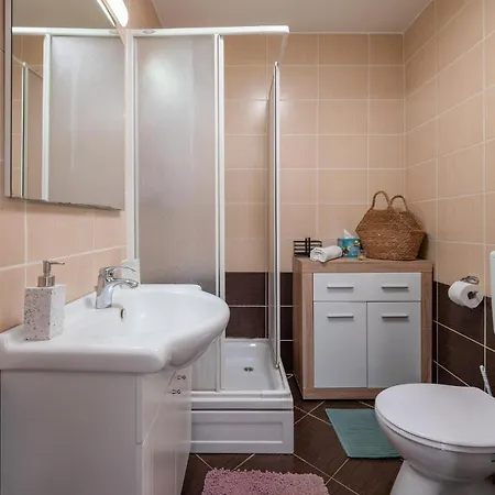 1 Bedroom Beautiful In Vranici Apartamento Poreč