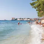 아파트 Awesome In Vranici With Wifi 포레치