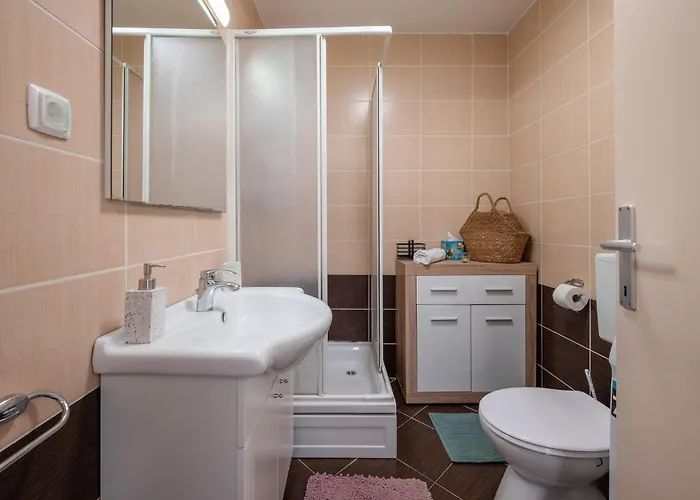 Amazing In Vranici With Wifi Lejlighed Poreč