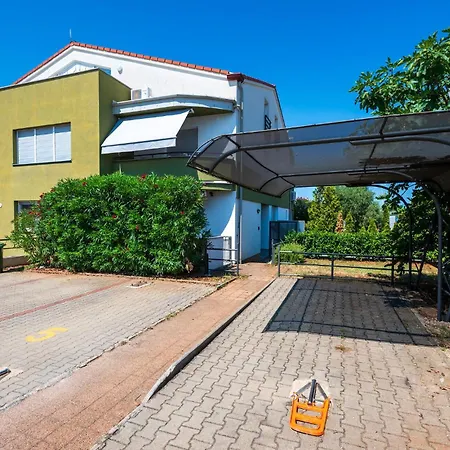 Daire Amazing In Vranici With Wifi Poreč