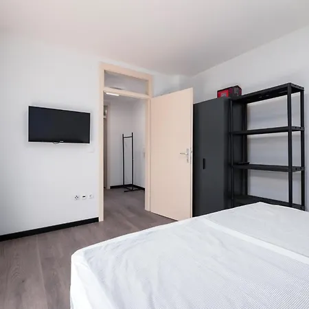 Amazing In Vranici With Wifi Daire Poreč