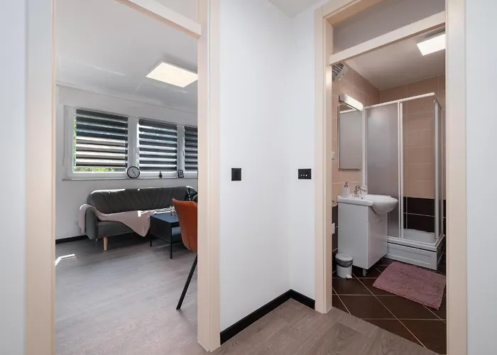 Amazing In Vranici With Wifi Poreč